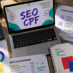 formation seo cpf sur bureau avec ordinateur et documents